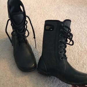 ✔️BOGS youth boots